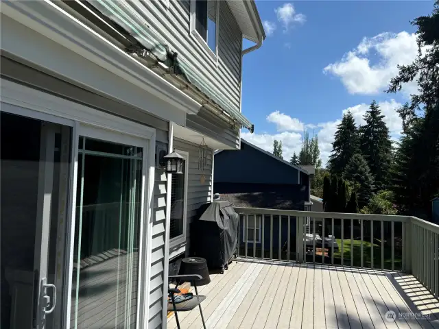 Back deck with retractable awnings