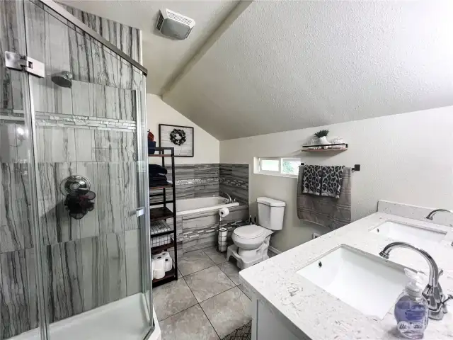 5 Piece Bathroom Main Floor