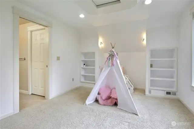 Third Bedroom with double  closet and access to Jack and Jill bath.