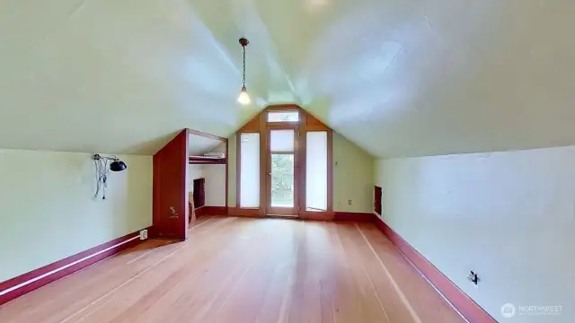 3rd bedroom (upper level)