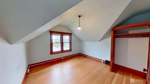 4th bedroom (upper level)