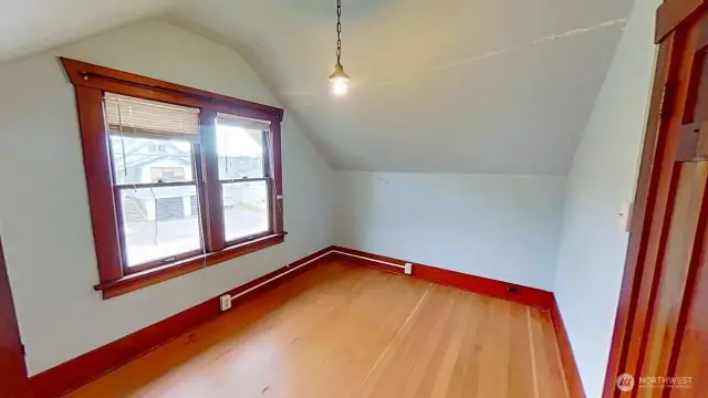 5th bedroom (upper level)