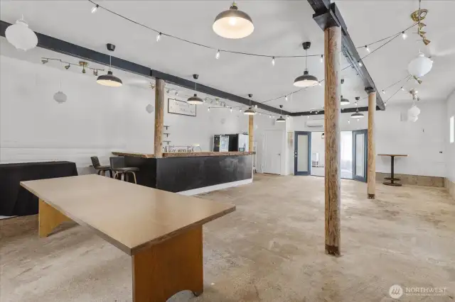Indoor area with built-in bar area, perfect for weddings, events or entertaining friends and family!