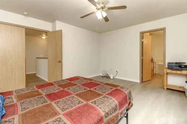 Spacious primary with walk in closet and 5 piece bath
