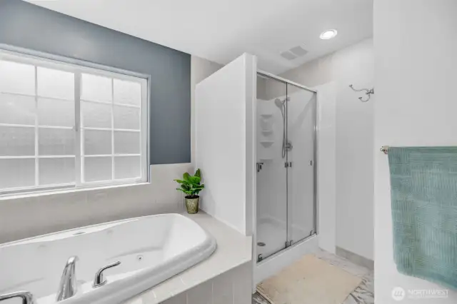 Primary en suite.