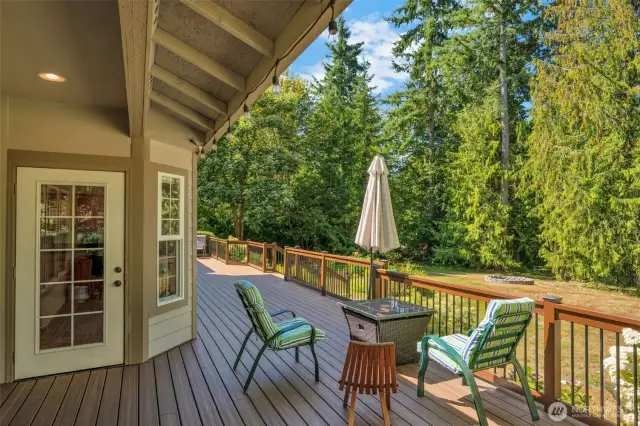 Door to the kitchen. What a perfect spot for relaxing!