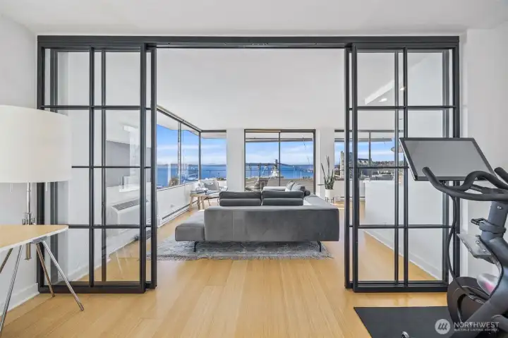 Beautiful fine lines and dramatic views are a highlight to this sophisticated, corner 4th floor unit.