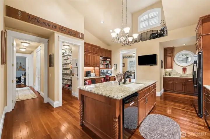 Big kitchen with large walk-in closet