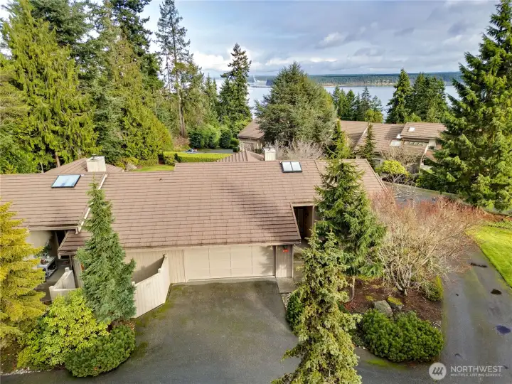 63-1 Bluffs Lane is a duplex-style condo (one shared wall) located in the community of Kala Point.