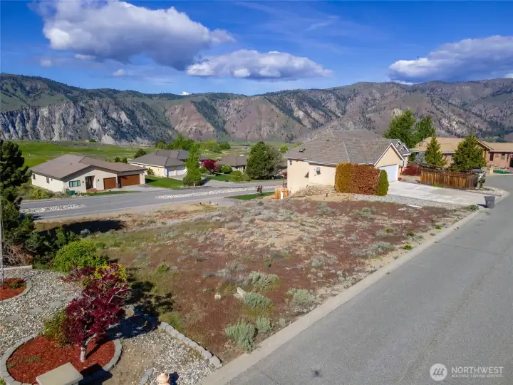 Welcome to 307 Desert View Pl. Your dream home awaits!