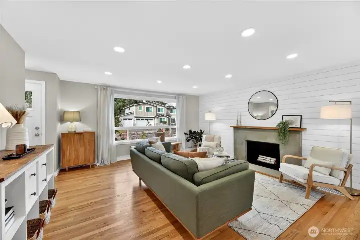 Hardwood floror, recessed lighting, big picture windows, cozy fireplace.