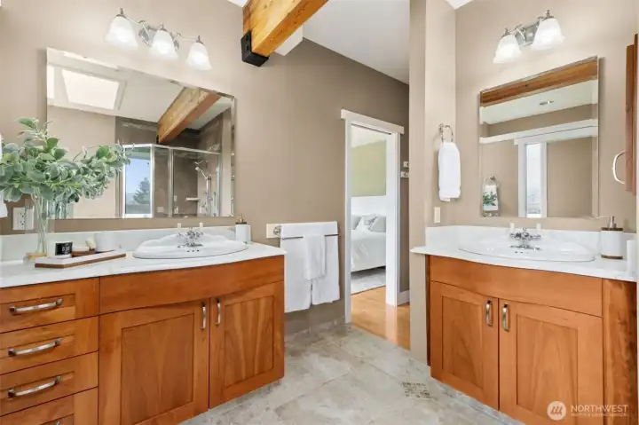 The primary suite offers a peaceful retreat, positioned to capture stunning mountain views. Wake up to natural beauty and end each day in quiet comfort. It’s a space designed for rest and rejuvenation.