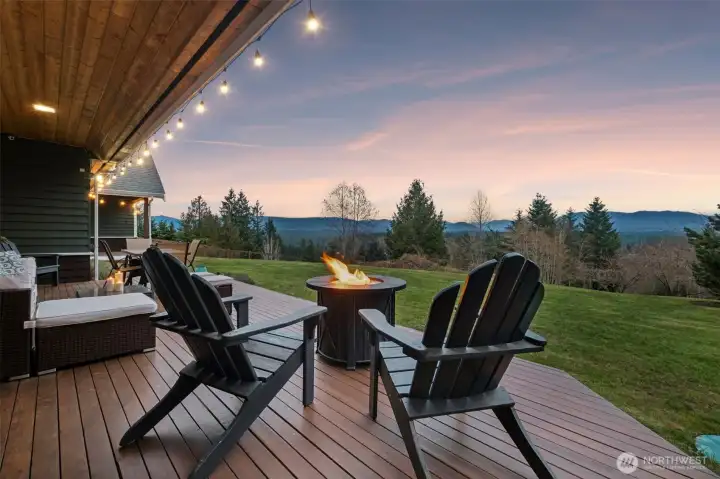 This home is a rare combination of seclusion and accessibility. Every season feels spectacular here, from snow-capped peaks in winter to vibrant sunsets in summer. The landscape transforms throughout the year, offering endless beauty. It’s a home that celebrates the rhythm of nature.