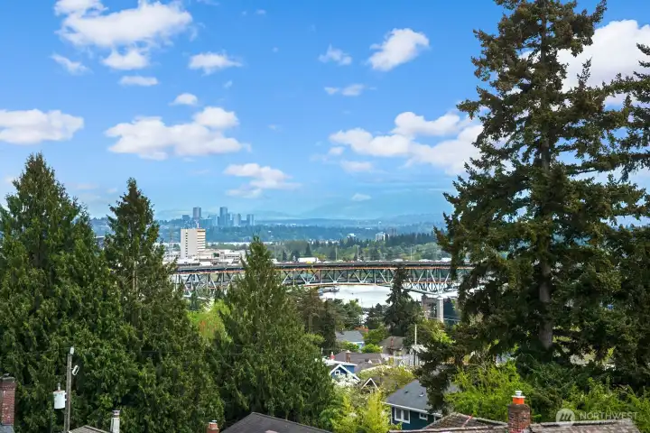 Views looking towards Bellevue and Lake Union. Views looking towards Bellevue and Lake Union.