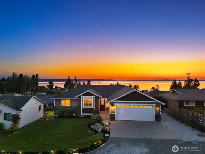 Calming, serene sunsets that never grow old—soak in sweeping views of the Olympic Mountains and Saratoga Passage, where passing boat traffic and the occasional whale sighting bring the landscape to life.