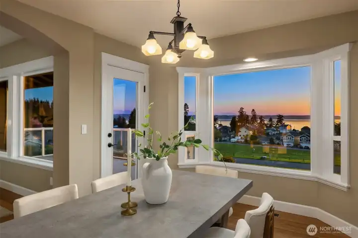 Whether it’s a quick bite or an intimate sit-down dinner, the spacious dining area invites you to take in the view while enjoying great company.