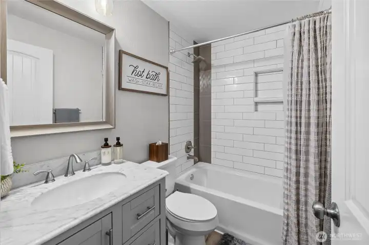 Upstairs full bath