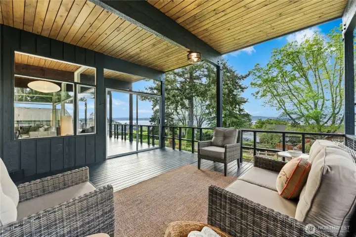 North end of deck Sitting area