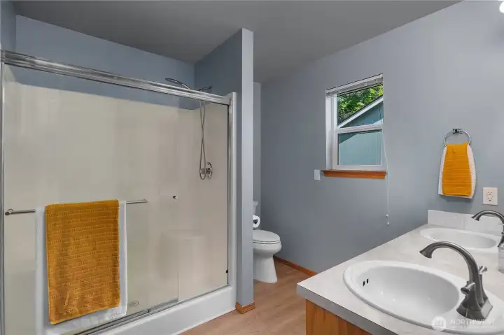 Ensuite - Double sinks Ensuite - Double sinks