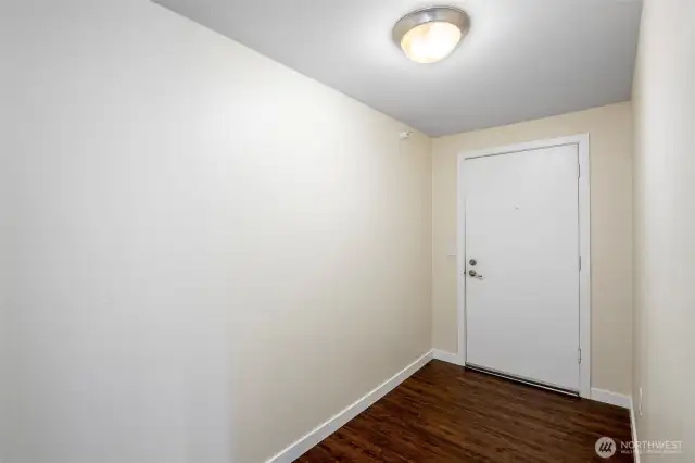 Large Entry w/ hall closet