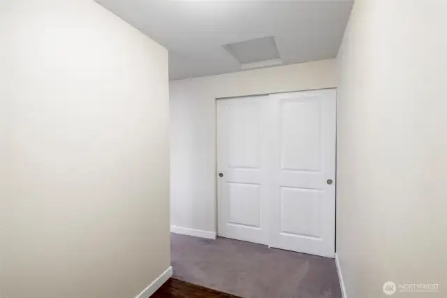 Large Entry w/ hall closet