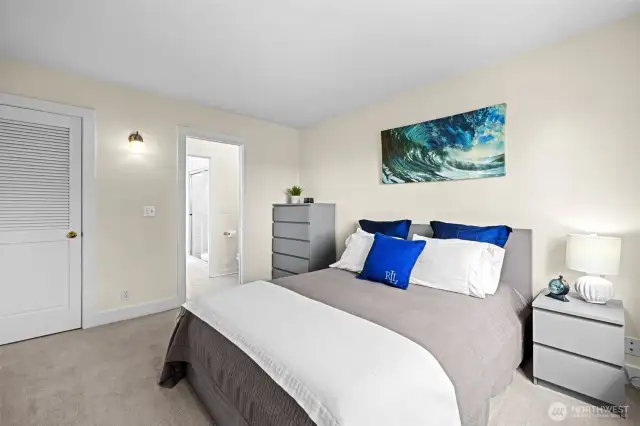 4th Bedroom w/ adjoining 1/2 Bath