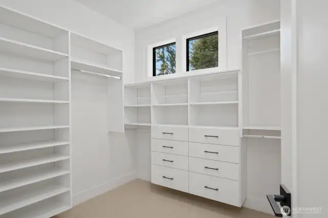 Look at all this efficient room!