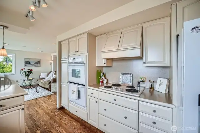 The kitchen area is very efficient.
