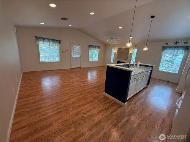 Dining room/Kitchen Island