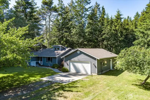 2276 Wellman Place. A welcoming country setting.