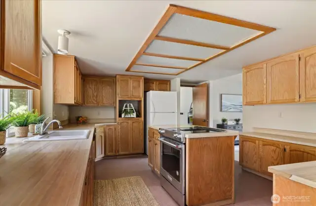 Ample space to prep and store all your kitchenware.