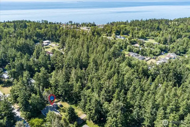Close to beaches and both Coupeville and Oak Harbor