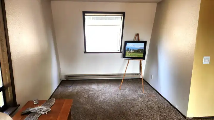 End of living room possible office area or crafts