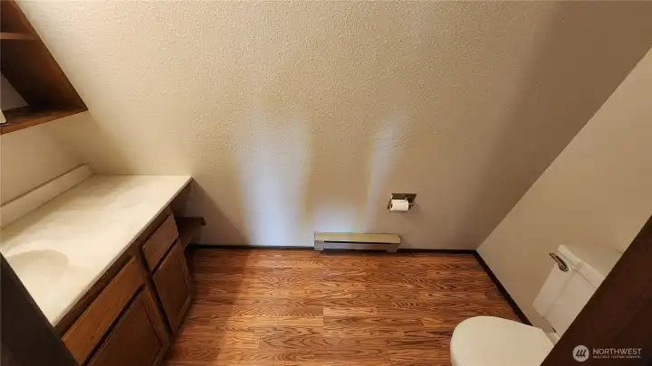 2nd floor 1/2 bath