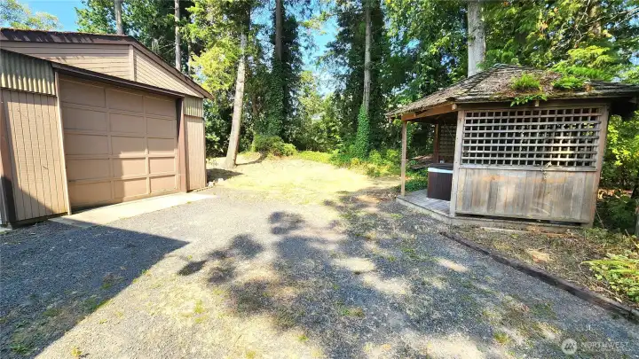 Garage & gazebo