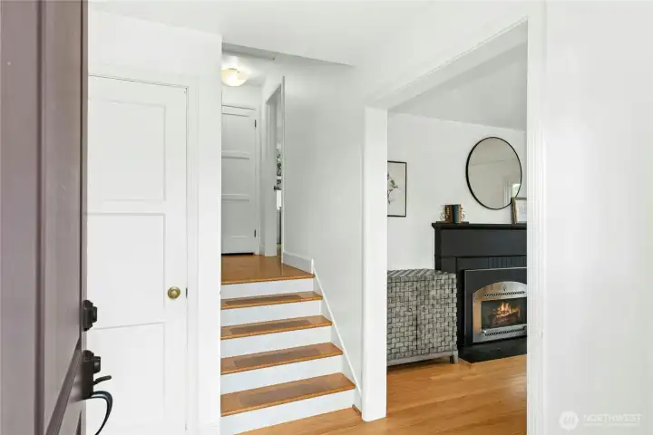 Open, bright entry welcomes you home!
