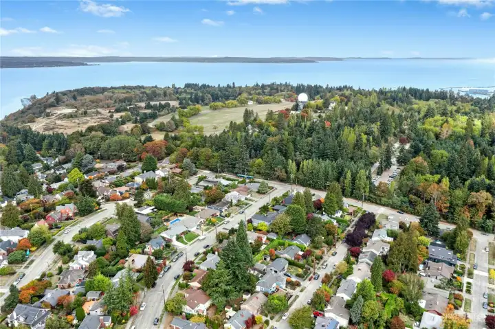Puget Sound, Discovery Park and trails are close by