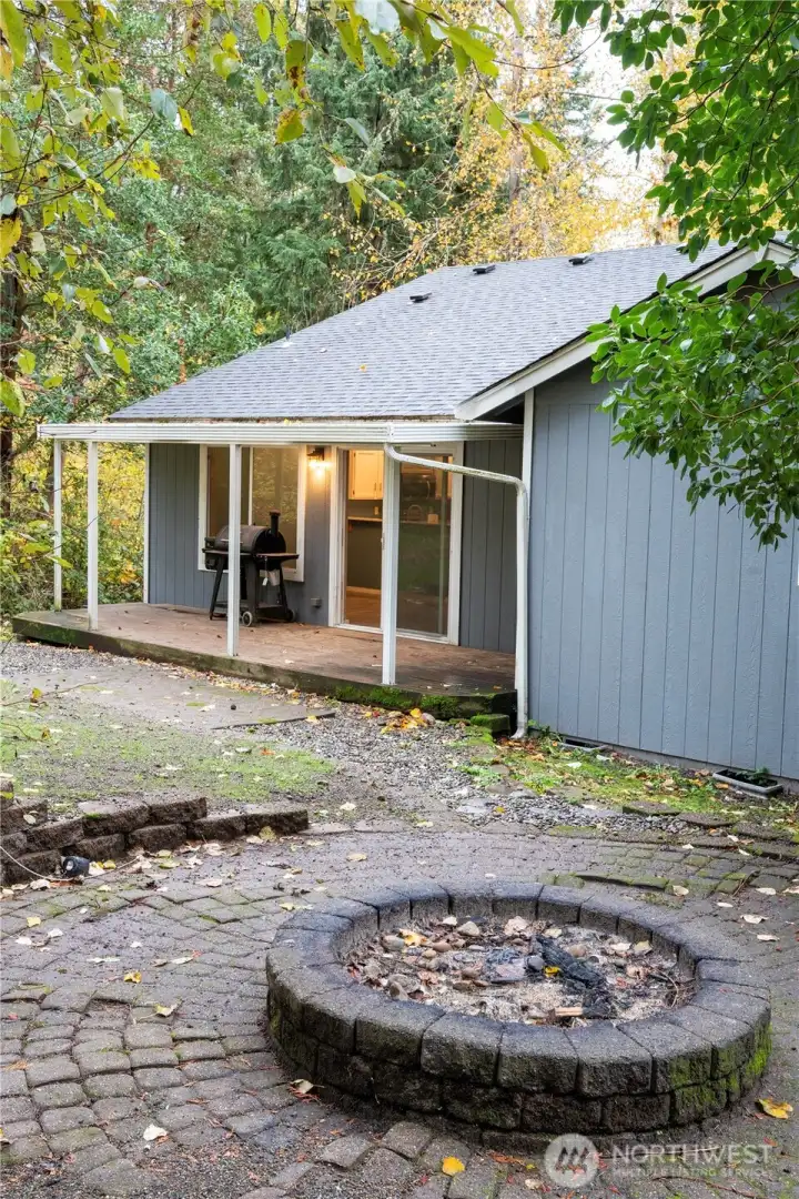 Create a captivating outdoor gathering spot with a stylish fire pit designed for memorable entertaining.