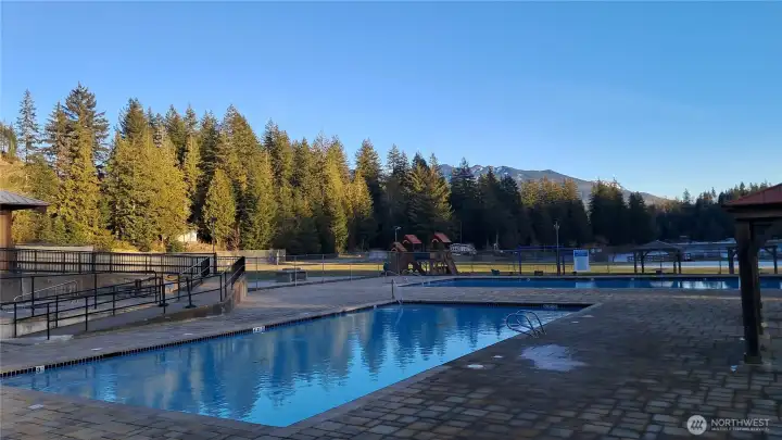 community pool and hot tub