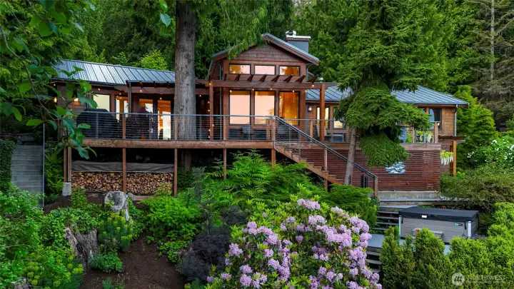 LAKESIDE: An Exceptional Home in a Spectacular Setting