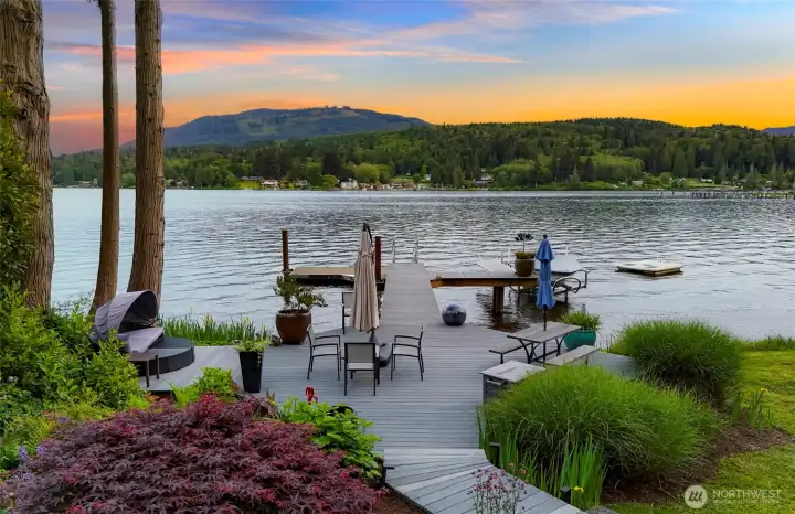 Lakeside's commercial-design floating dock, manufactured by Bellingham Marine, is the perfect spot to soak in the rays before you drop into Lake Samish for a restorative swim to Otter Island, your personal floating swim dock.