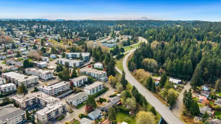 Just a few blocks to downtown Edmonds and the waterfront