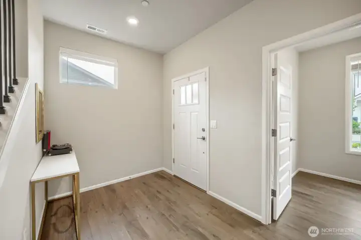 Welcome home! Large Foyer