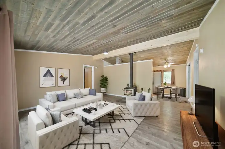 Living room (virtual staging)