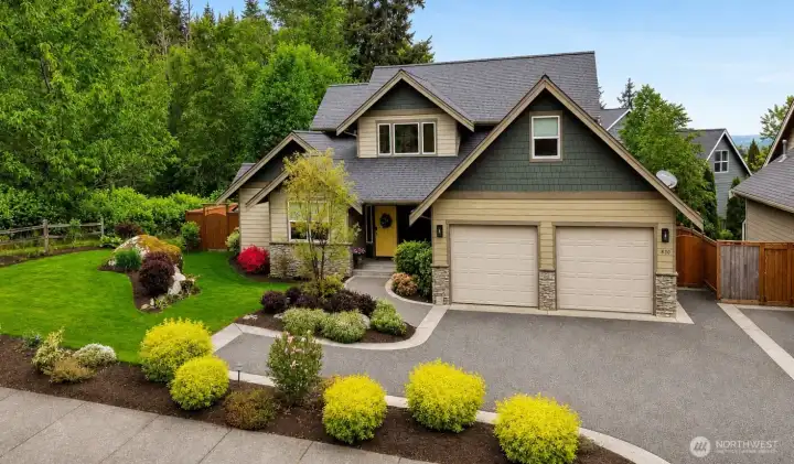 Beautifully maintained Northwest Contemporary home with standout curb appeal