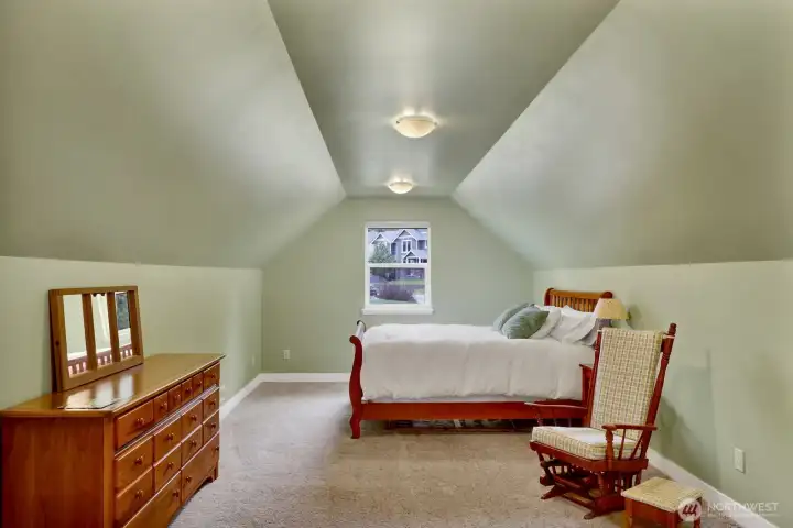 Large bonus room ideal for recreation, guest space or media space