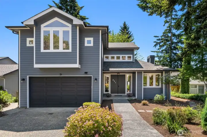 This property has it all: an excellent location, luxurious updates throughout, and a private and spacious lot ... what a fantastic opportunity!!