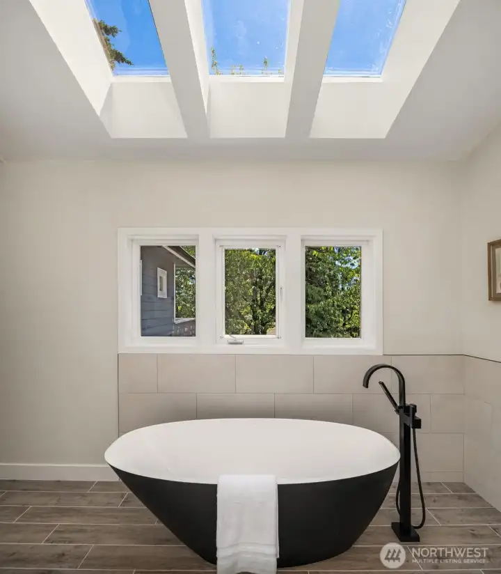 The showstopper tub offers the ultimate in relaxation.