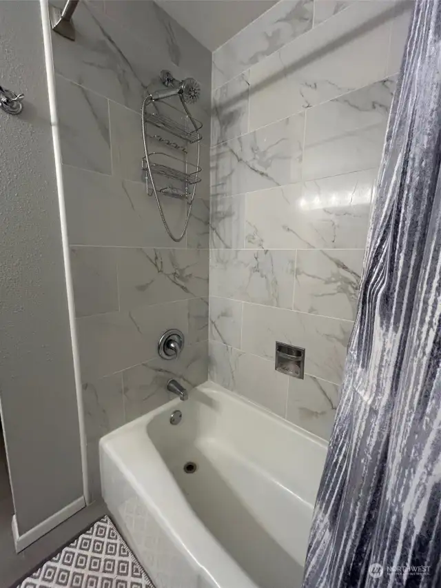 Upgraded Shower tub combo