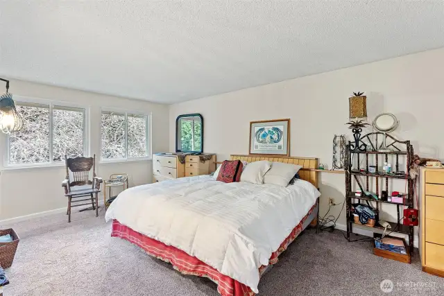 Spacious Primary Bedroom with en-suite